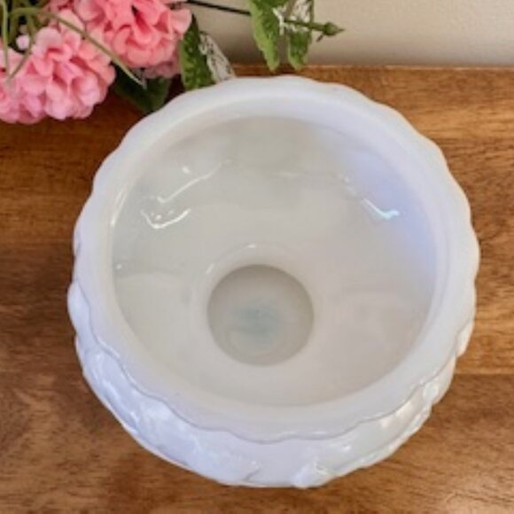 Vintage White Milk Glass Pedestal Bowl Leaf Vine Pattern Footed Compote MCM‎ - Picture 6 of 6